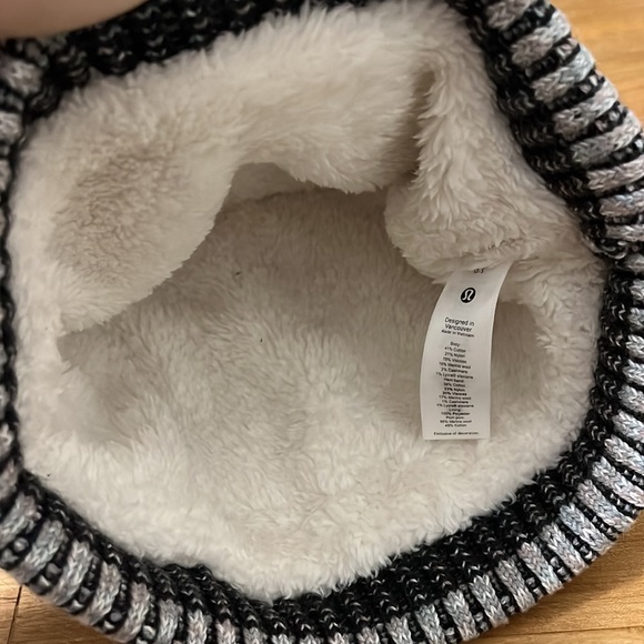 lulu lemon textured fleece-lined knit beanie - Picture 4 of 4